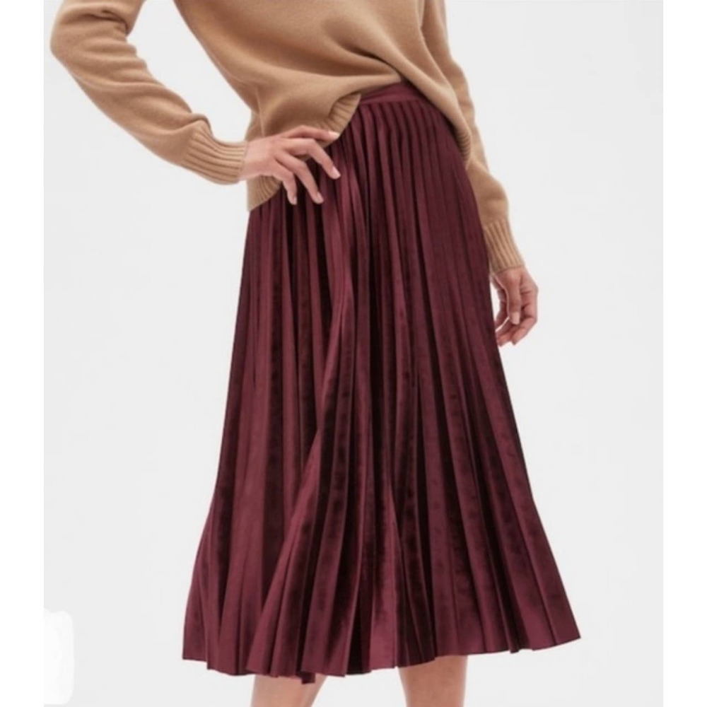 Elegant Burgundy Pleated Skirt